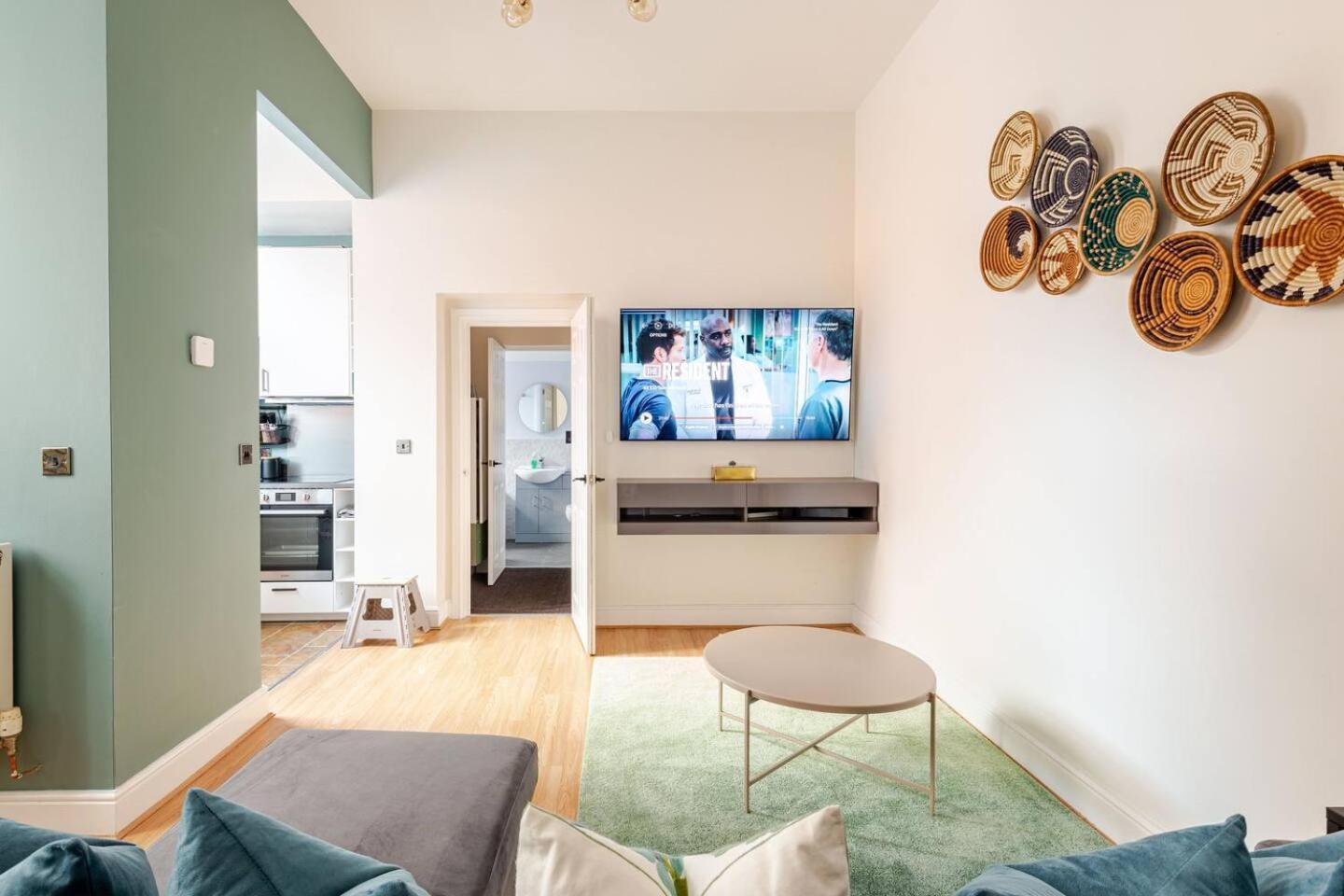 Stylish Flat In Central Location With Free Parking Swindon Luaran gambar