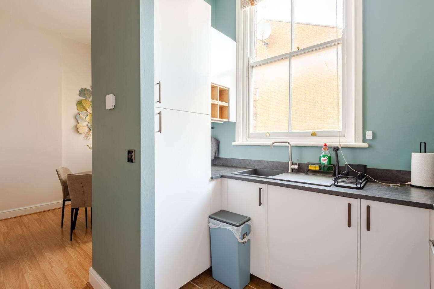 Stylish Flat In Central Location With Free Parking Swindon Luaran gambar