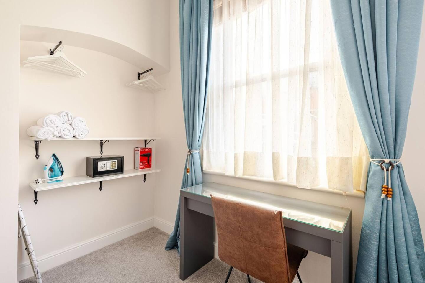 Stylish Flat In Central Location With Free Parking Swindon Luaran gambar