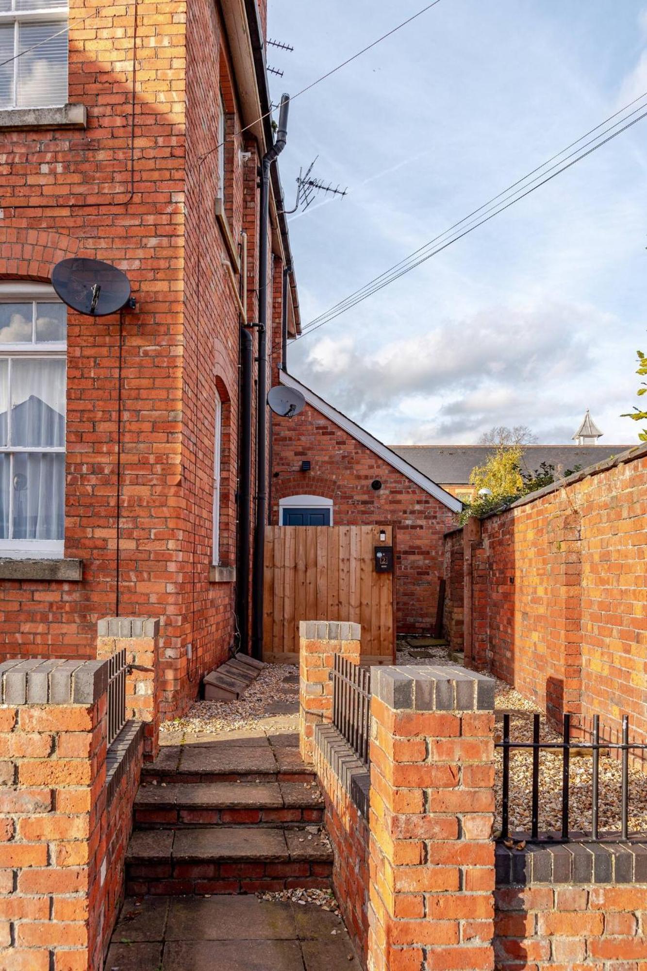 Stylish Flat In Central Location With Free Parking Swindon Luaran gambar
