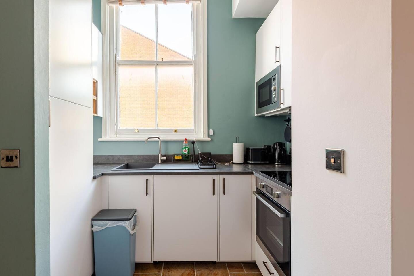Stylish Flat In Central Location With Free Parking Swindon Luaran gambar