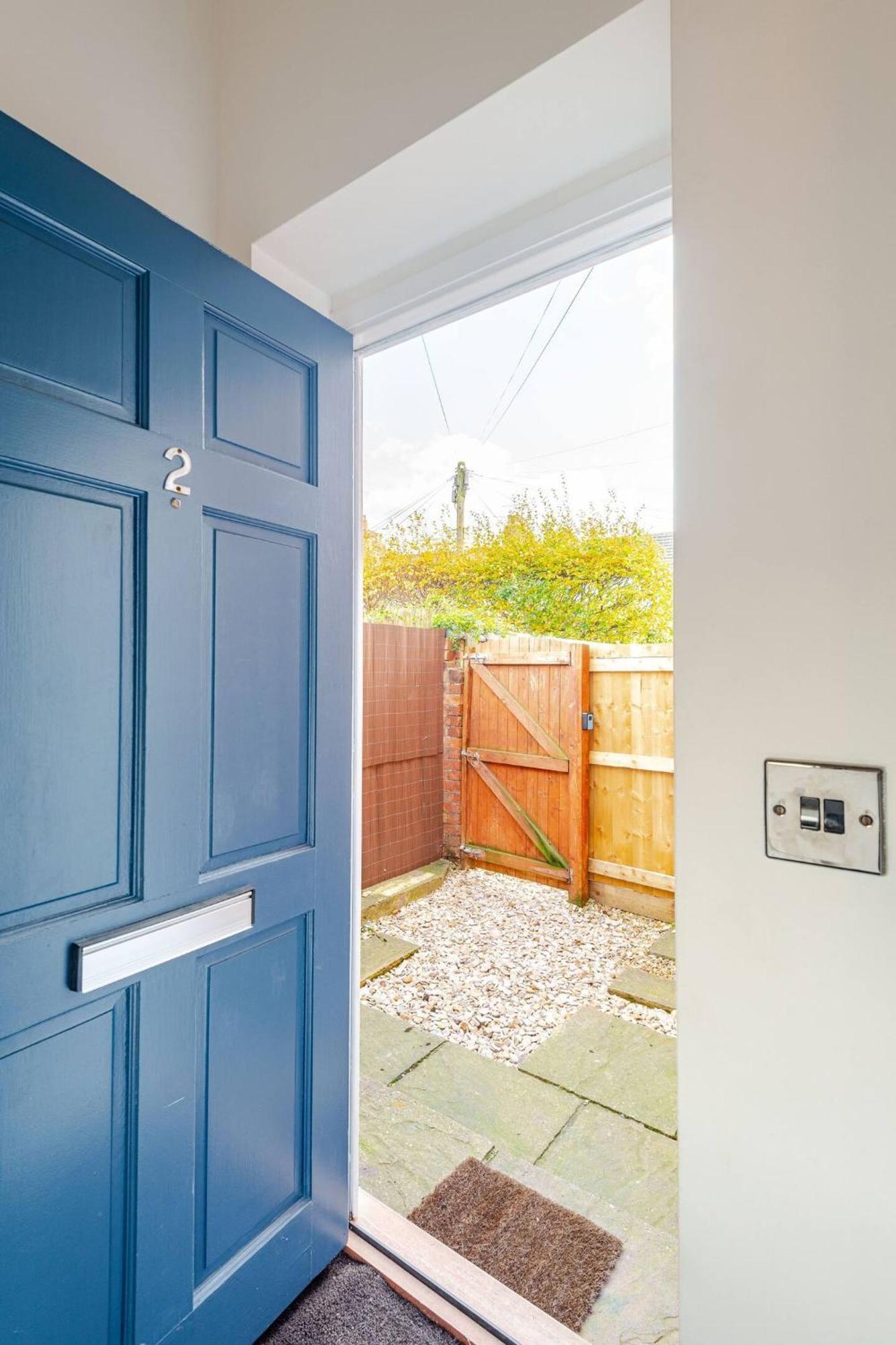 Stylish Flat In Central Location With Free Parking Swindon Luaran gambar